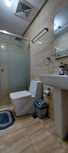 Others 4, Spacious Studios, Mandaluyong