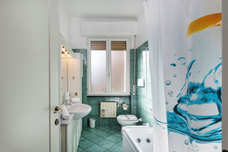 Bathroom 4, La Maison in Albaro by Wonderful Italy, Genova