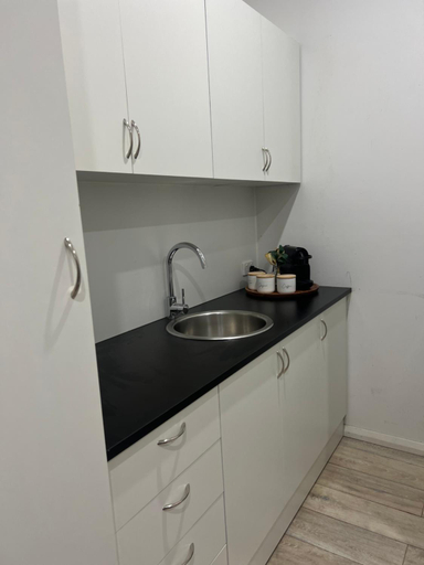 Others 3, Chic Bondi Studio: 400 mtrs to Surf, Wifi & AC, Sydney