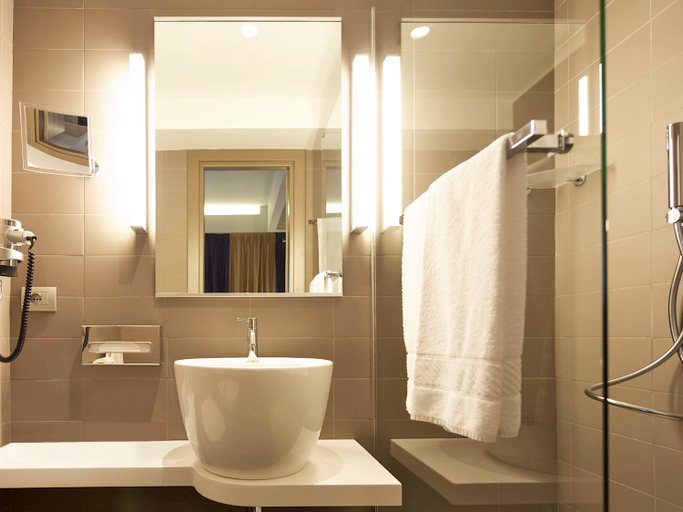 Bathroom 5, Mercure Roma Centro Colosseo, Roma