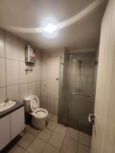 Bathroom 5, Kamala Lagoon by Langit DFN Room, Bekasi
