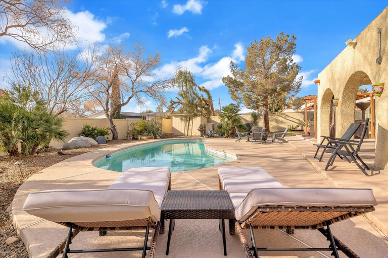 Others 2, Ranch style villa with pool and spa, Clark
