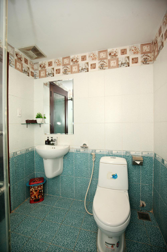 Bathroom 15