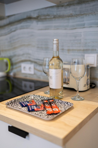 Food & Drinks 3, King Seventeen Homes, Budapesti