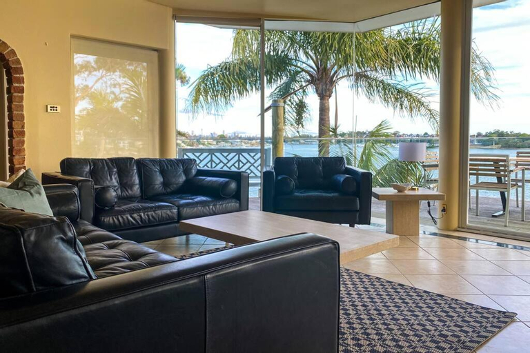 Others 4, Private Beach Villa on Water's Edge, Sydney