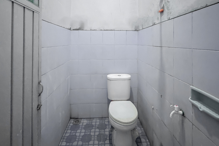 Bathroom 2, RedDoorz @ Kuning GH Jatinangor, Sumedang