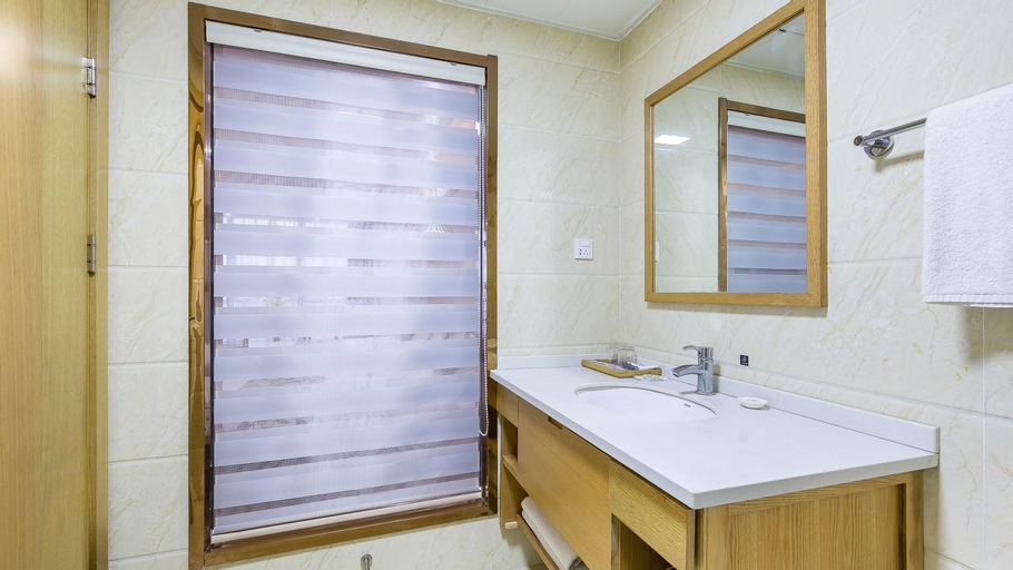 Bathroom 7