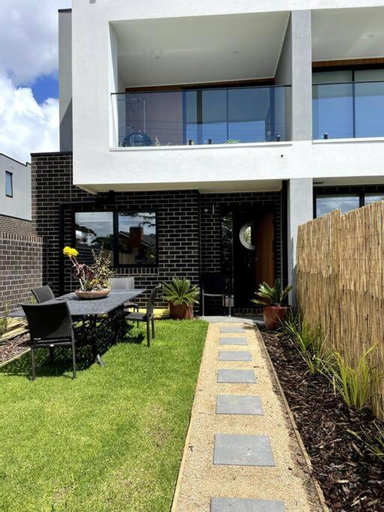 New & adorable unit close to the beach, Kingston - South