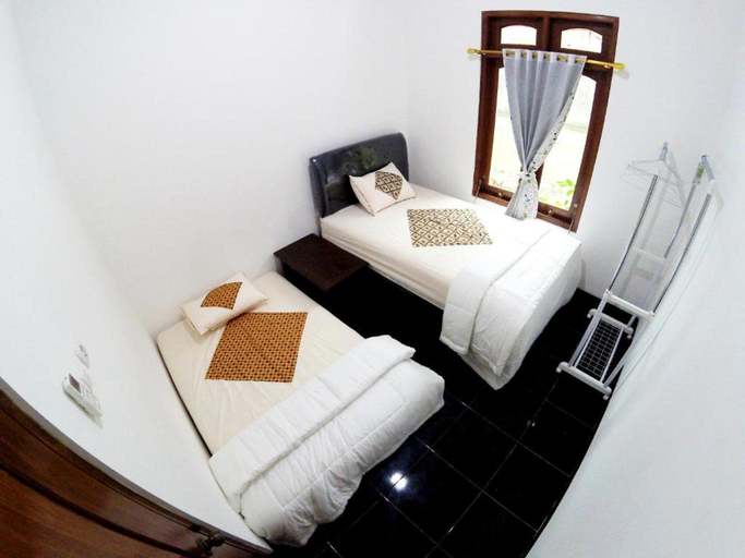 Bedroom 2, Garden Yard Homestay Jogja (family only), Sleman