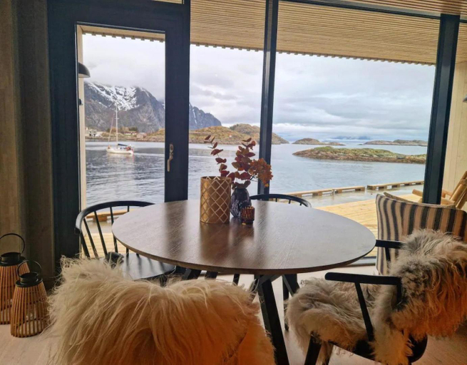 Others 4, Rorbuleilighet i toppetasjen i Henningsvær, Vågan