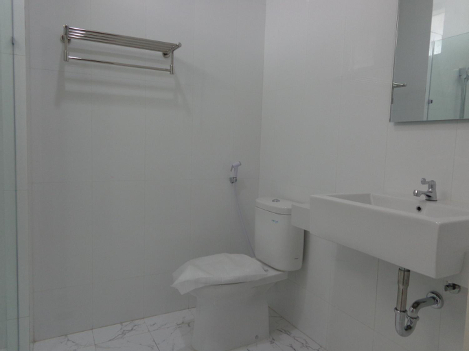 Bathroom 8