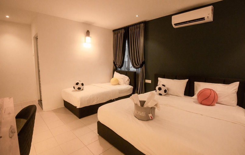 Others 3, Jade Suites, Penang Island