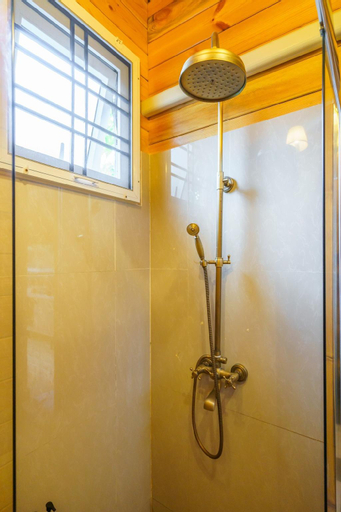 Bathroom 15