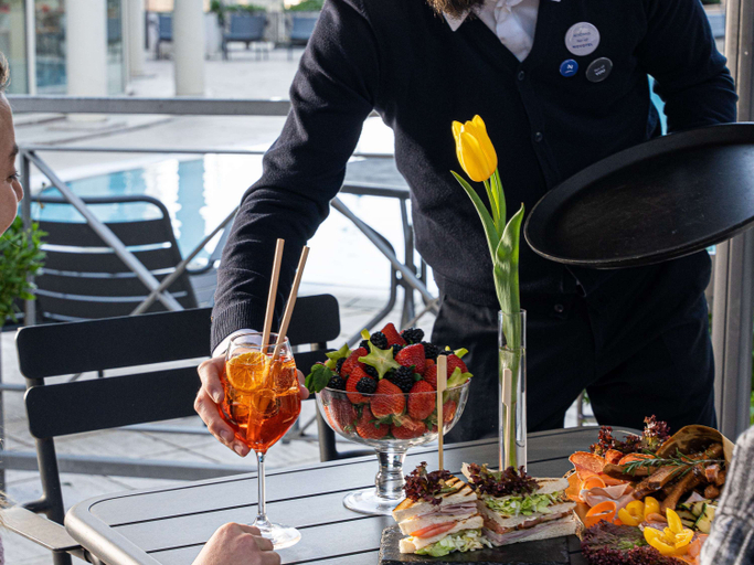 Food & Drinks