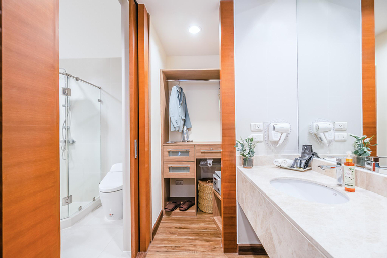 Bathroom 7