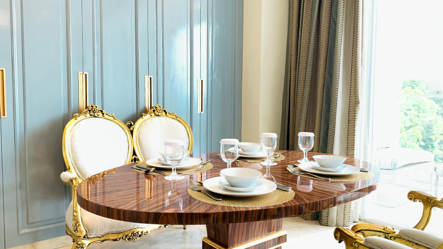 Dining Room 8