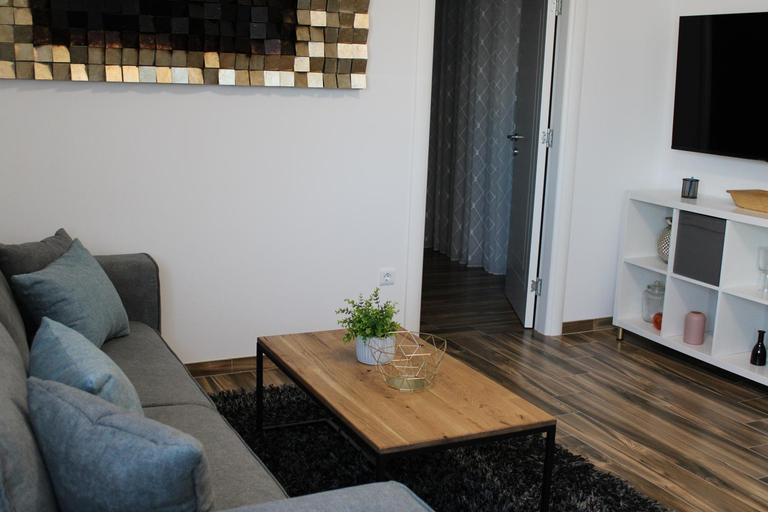 Others 5, Villa SEVEN, Vir