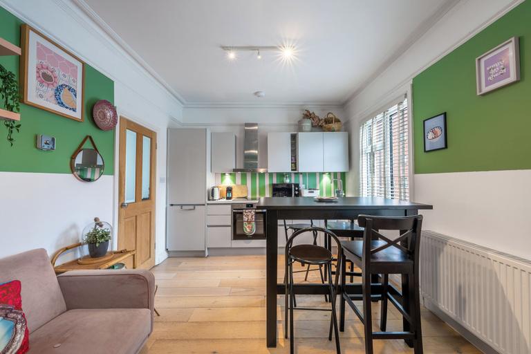Others 4, Claremont Apartment B - London, London
