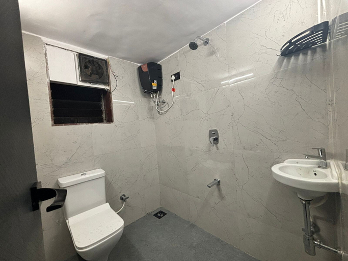 Bathroom 5, Aqua Stays, Mumbai Suburban