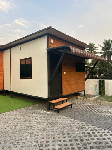 Exterior 12