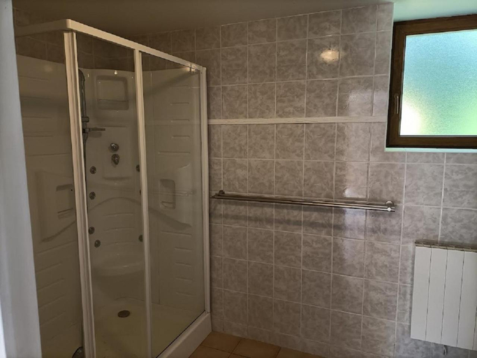 Bathroom 9
