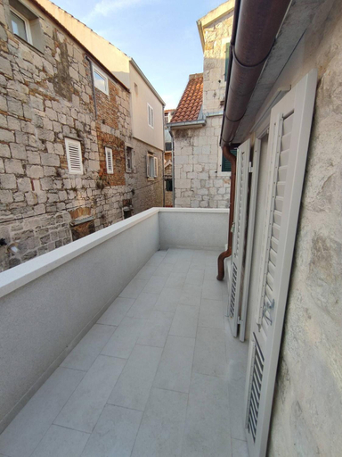 Others 5, The center of Split, renovated stone house, Split