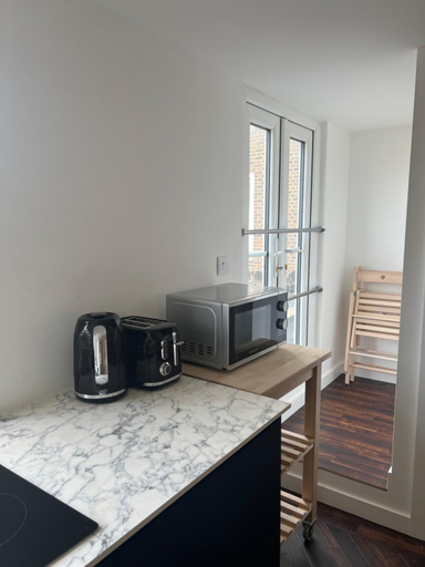 Others 5, Spacious Battersea Rooms and Apartments, London