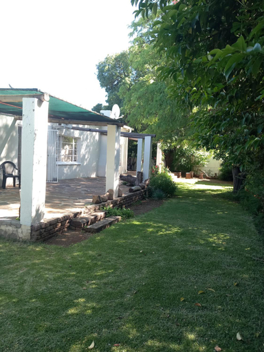 Others 5, 7 On Grey Guesthouse, Pixley ka Seme