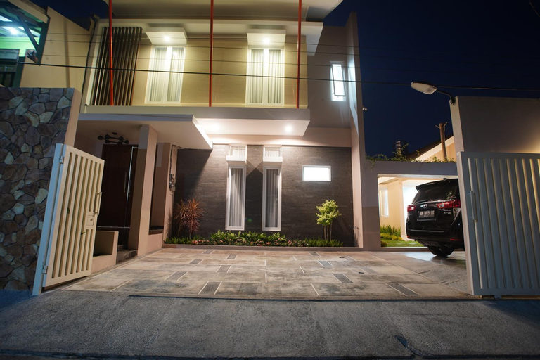 Exterior 4