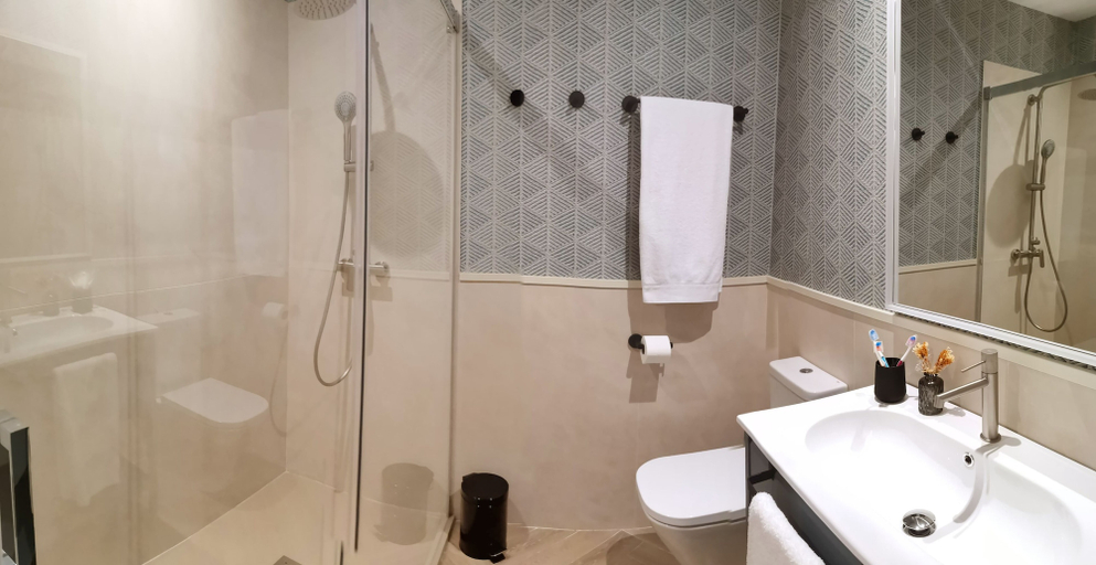 Bathroom 4, Puerta de la Ribera Suites, Córdoba