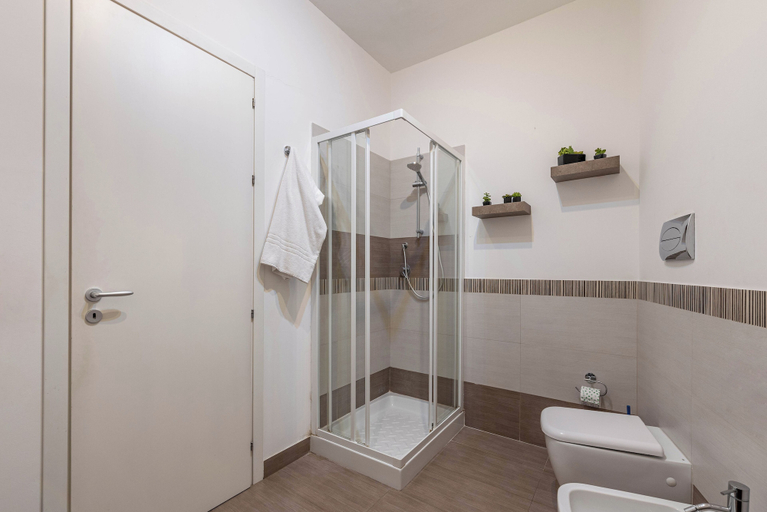 Bathroom 3, Borsa Apartments by Wonderful Italy, Palermo
