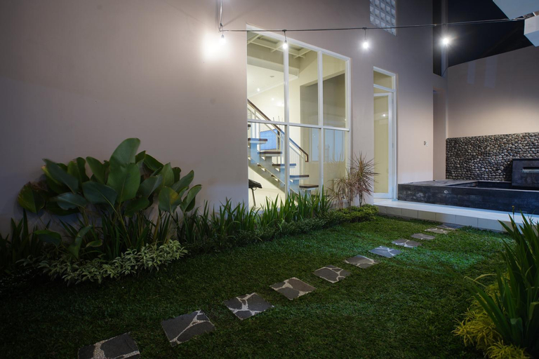 Exterior 11