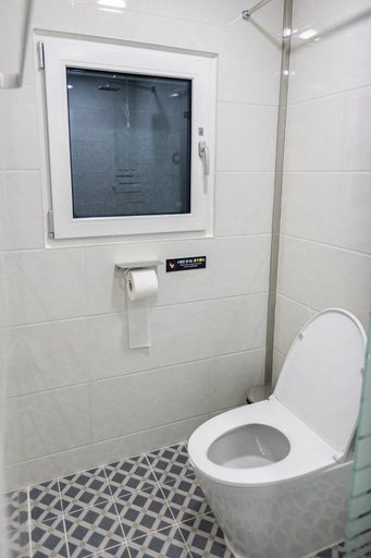 Bathroom 2, EL House, Gyeongju