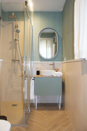 Bathroom 3, Puerta de la Ribera Suites, Córdoba