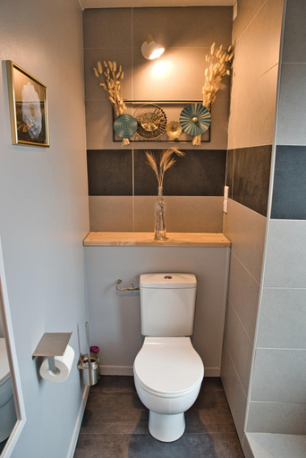 Bathroom 3, LA Jacarandiere, Côtes-d'Armor
