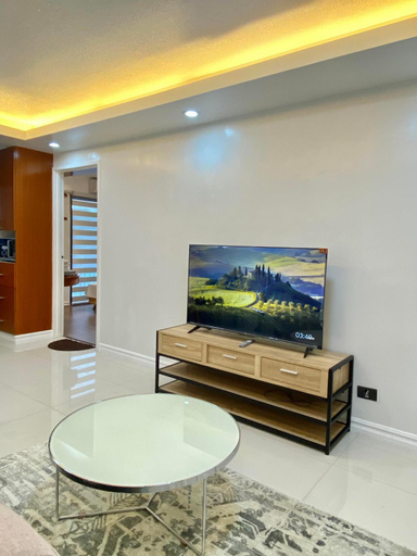 Others 2, Modern 1BR with King Bed beside SM Mall, Davao City
