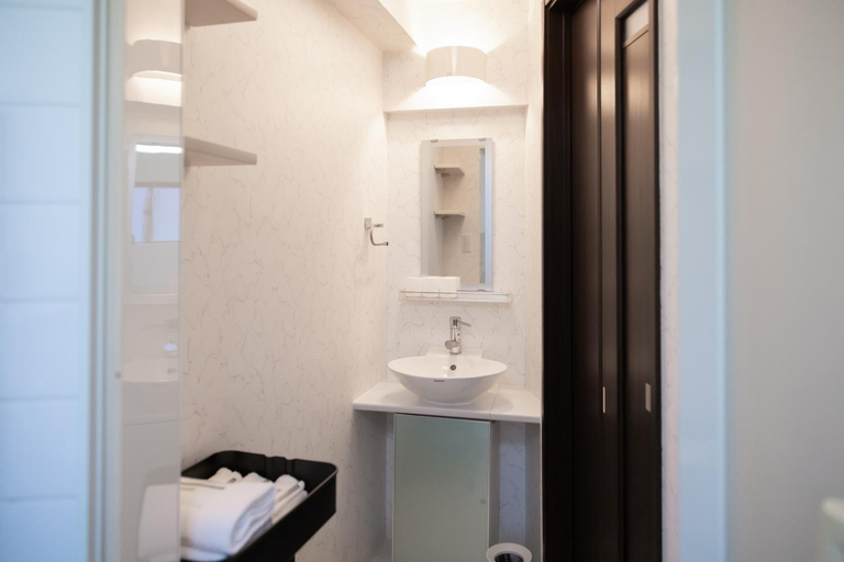 Bathroom 2, Well located 2BR House above a bakery for 8pax, Osaka
