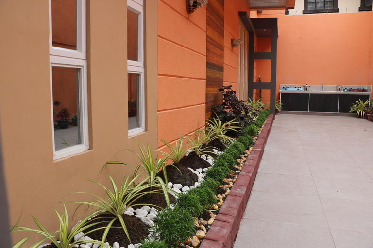 Exterior & Views