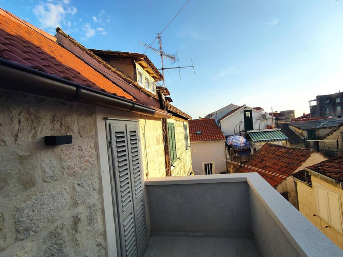 Others 2, The center of Split, renovated stone house, Split