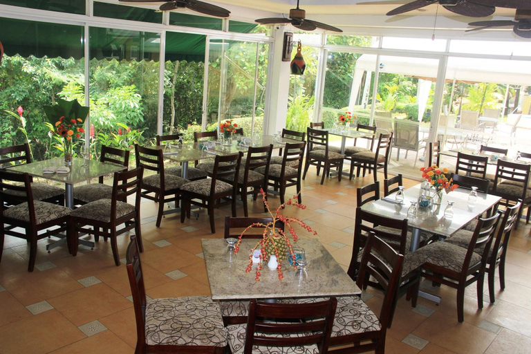 Food & Drinks 5, Albrook Inn, Panamá