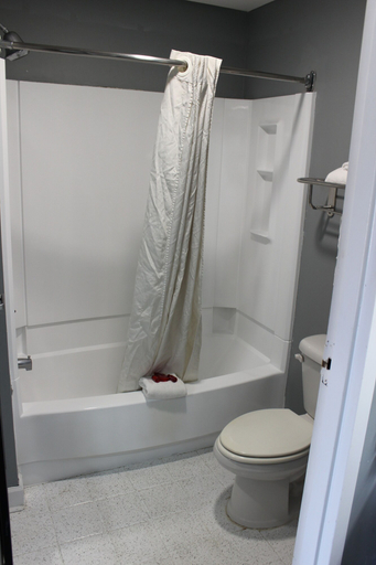 Bathroom 5, Riverfront Inn, Horry