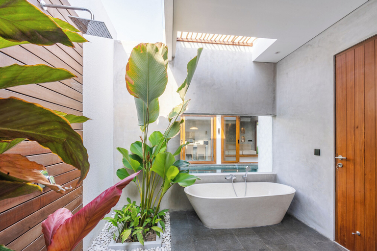 Bathroom 14