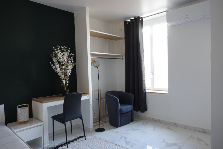Others 5, Chez Emilie et John, Loire