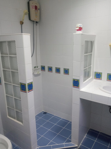 Bathroom 4, Lyndale Lodge, K. Sam Roi Yot