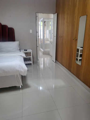 Others 3, MJ's Guest House, City of Cape Town