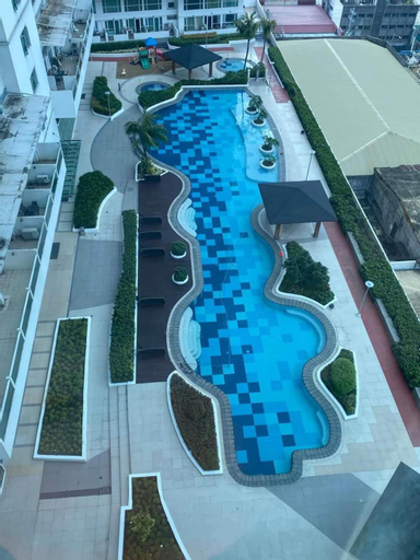 Family size Staycation in Makati with new year's firework balcony view, Makati City