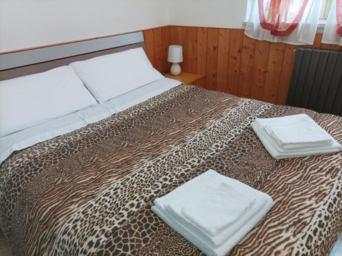 Bedroom 2, Affitta camere Via Piave, Perugia
