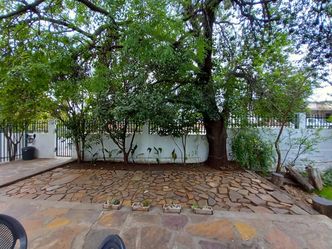 Others 3, 7 On Grey Guesthouse, Pixley ka Seme