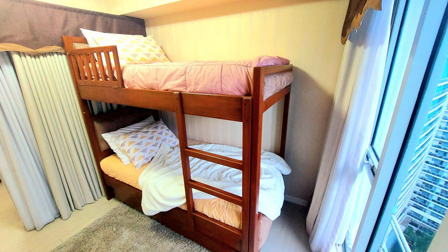 Bedroom 3, PENTHOUSE at Maldives, Azure with 2 Rooms for 6, Parañaque