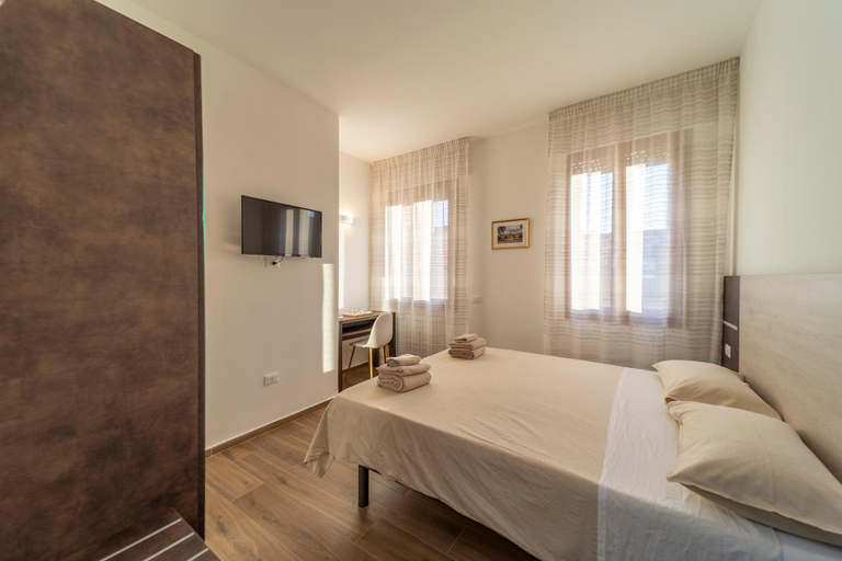 Others 5, Mentana Rooms, Parma